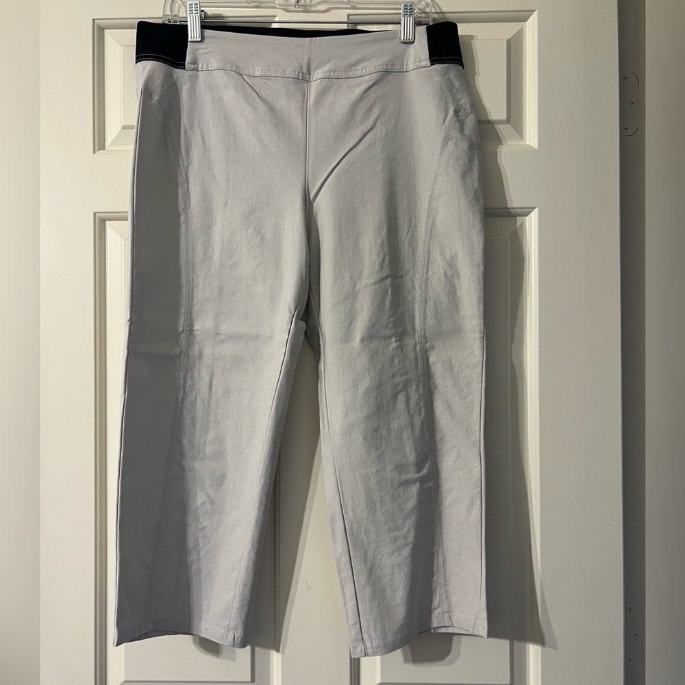 Vera Wang Large Khaki Capri Pant